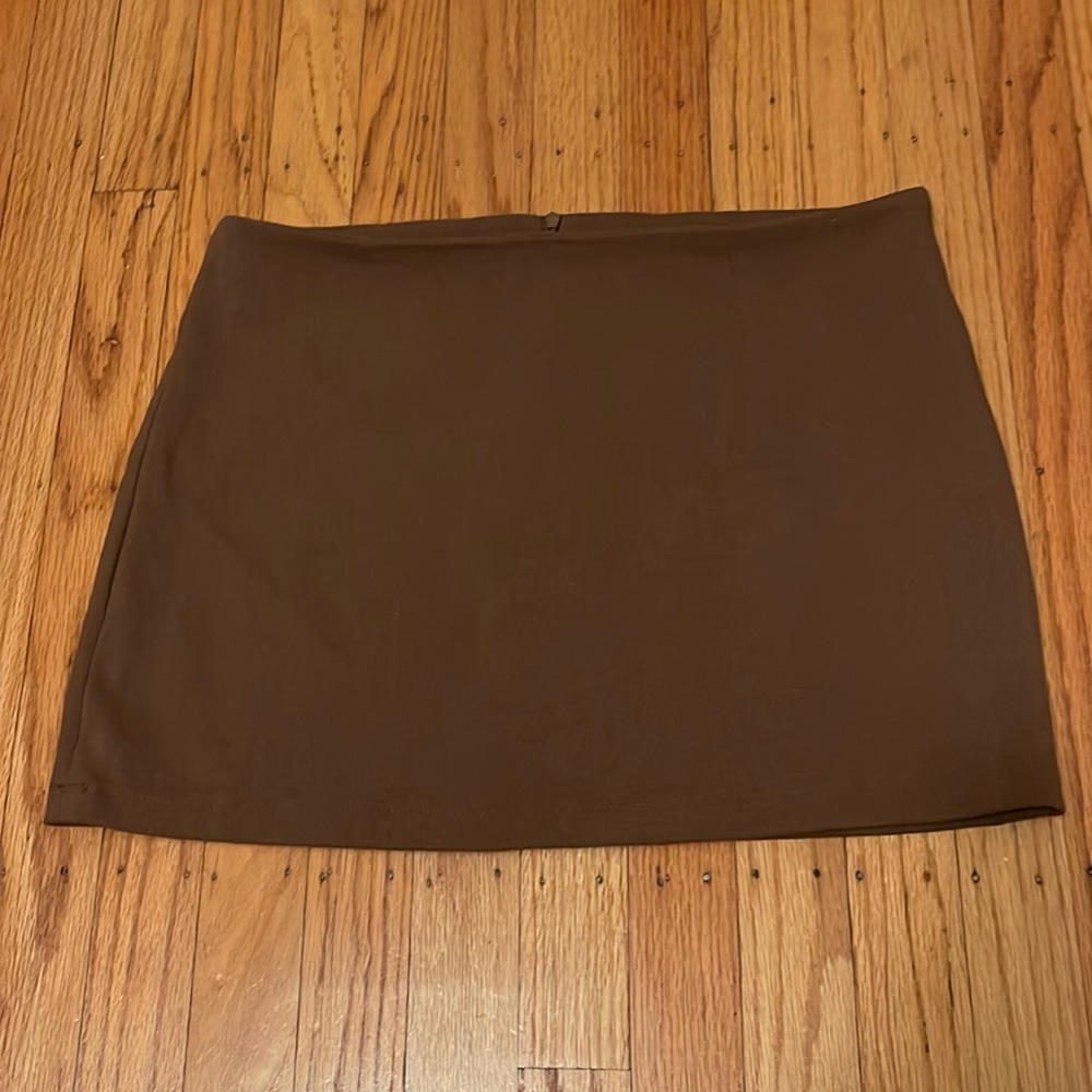 Brandy Melville low-rise brown Arlo skirt!